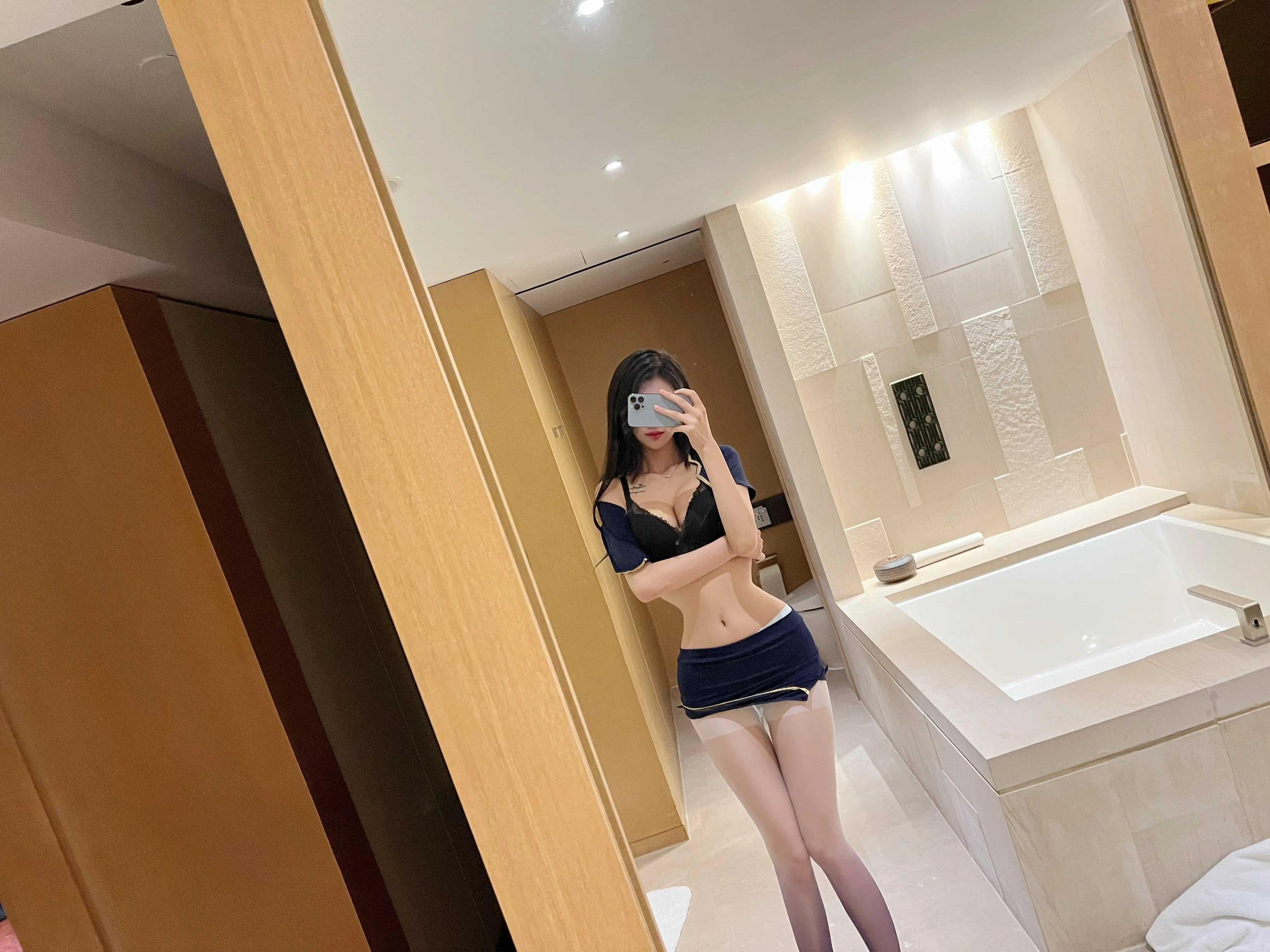 葛征 – 丝袜制服 24P 1V